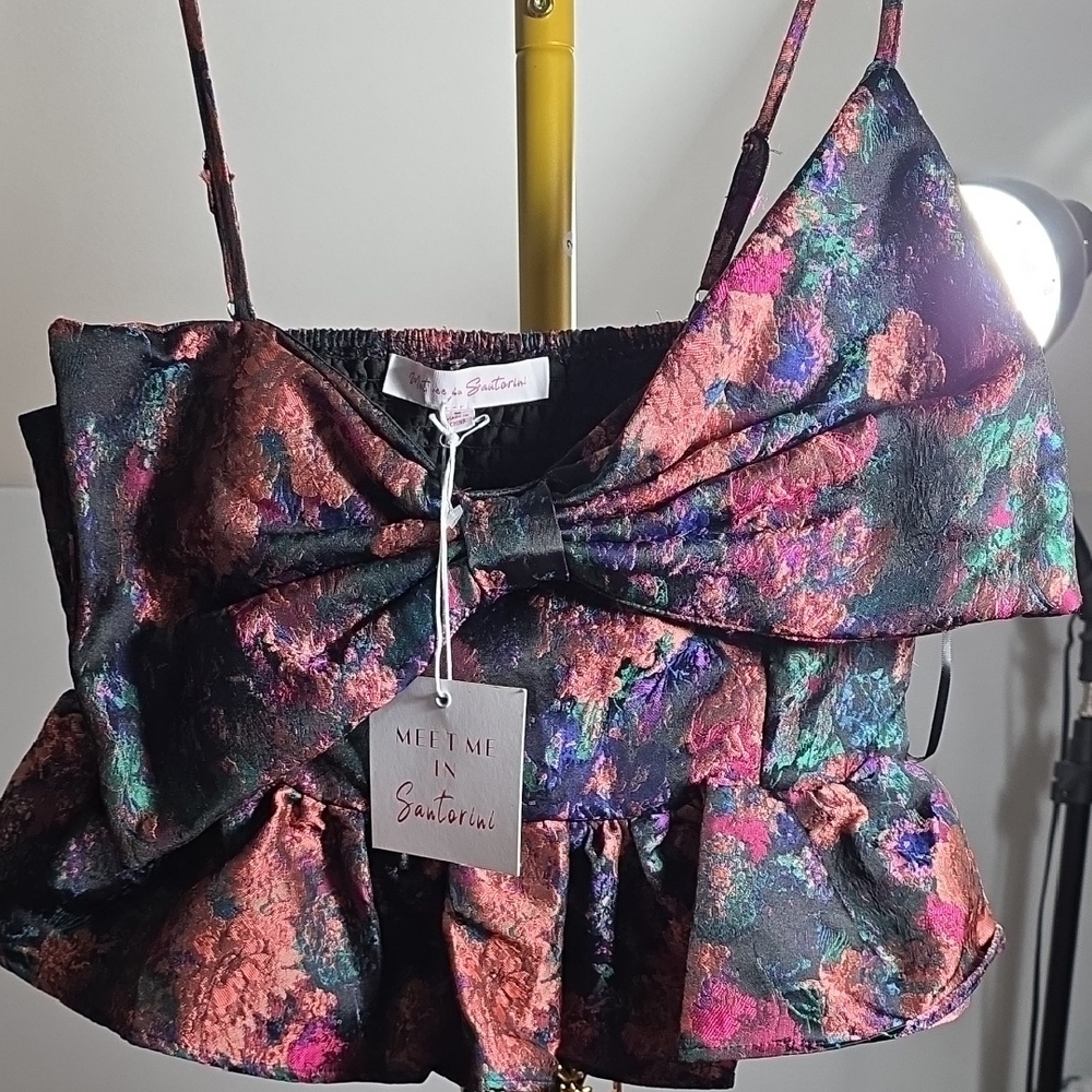Meet Me in Santorini Floral Jacquard Bow Crop Top - Multicolor